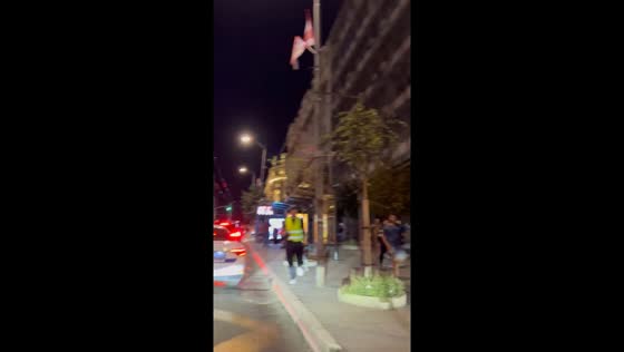 Crowd flees as police suppress citizens in Belgrade, Serbia
