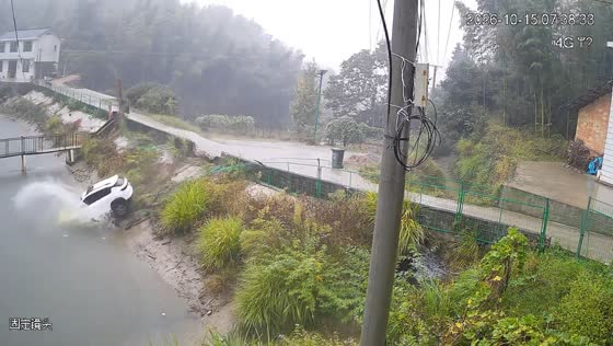 Car falls into a river after driver mistakes accelerator for brake in Zhejiang, China