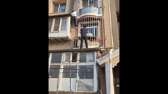 Man catches elderly resident after fall from residential building in Liaoning, China