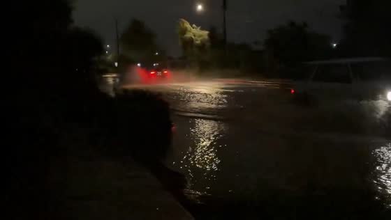 Major flooding sends waves across Grover’s Ave in Arizona, USA