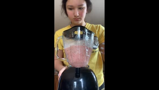 Blender lid mishap while making a smoothie in Macomb, USA