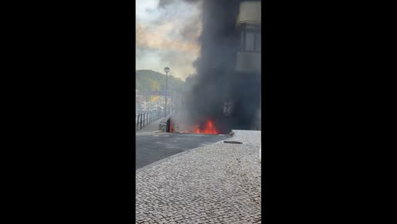 Vehicle fire sends heavy smoke over apartment building in Rinchoa, Portugal