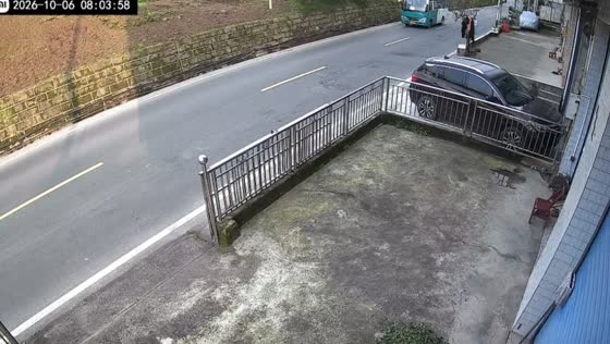 Car crashes through a residential fence and overturns in Guangdong, China