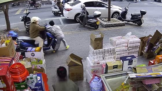 Boy injured in Guangdong after running out of supermarket and colliding with electric bicycle