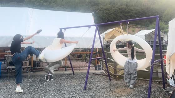 Woman falls while pushing swing as friends laugh at unexpected mishap in Liaoning, China