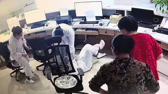Nurse falls after chair is pulled away in Jilin, China