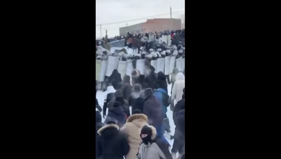 Mass riots erupt in Baymak, Russia after extremist's sentencing