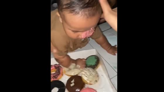 Toddler falls into donut box while choosing treats in Bekasi, Indonesia