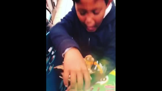 Crab placed on shopping cart startles child in Paarl, South Africa