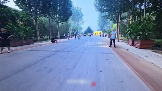 Roller marathon participant catches boy after accidental collision in Shanxi, China