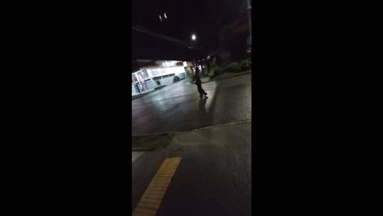 Explosive experiment: guy threw his shoes on electrical wires in Chile