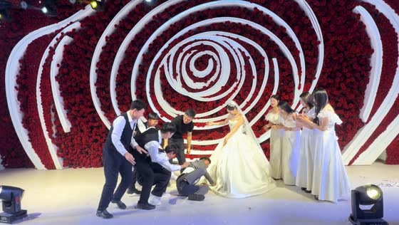 Groom falls after being thrown during wedding photoshoot in Hebei, China