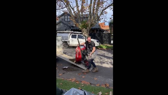 Wheelbarrow apprentice's rough start