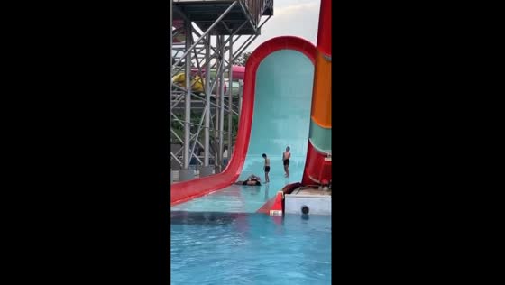 Water slide fails: hilarious slip and tumble in Gangwon-do, South Korea