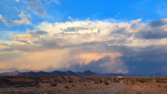 Virga clouds over Bullhead City: threats of rain in the Mojave Desert