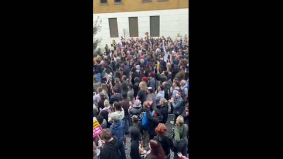 Southampton, UK: hundreds unite against fascism and racism in Grosvenor Square protest