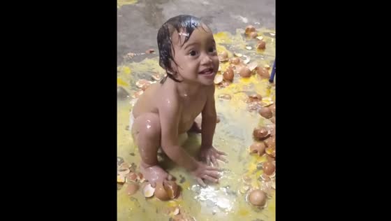 Kitchen incident! The child broke a huge number of eggs in Kota Bharu, Malaysia