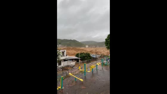 Severe flood sweeps through residential area in Guangxi, China