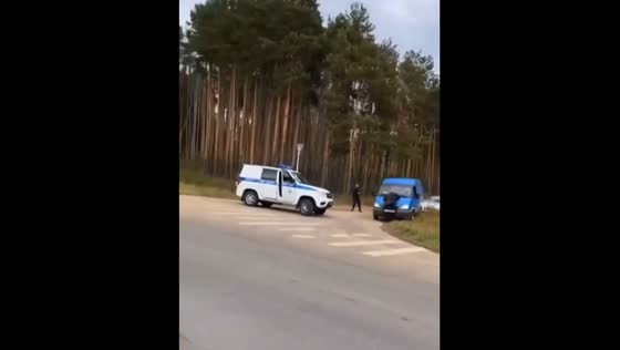 Shocking hit-and-run incident: police officer attacked by fleeing van