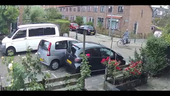 Gray car scrapes parked vehicle on narrow street in Rotterdam, Netherlands