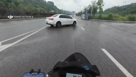 Motorcycle collides with car after sudden turn in Chongqing, China