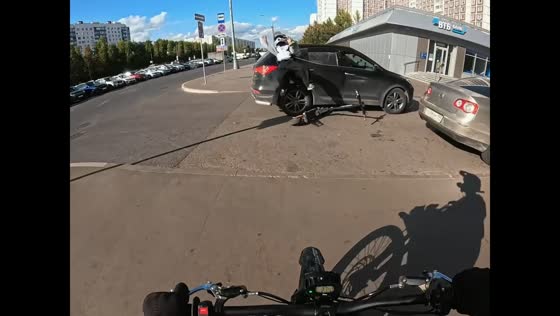 E-scooter rider crashes into SUV while crossing intersection in Russia