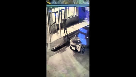 Person trips and falls from elevated doorway in Liaoning, China