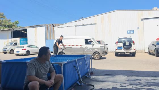 Man falls while attempting wheelie on BMX bike in Shandong, China
