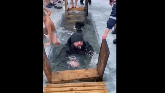 Man falls into ice hole during Epiphany holiday in Irkutsk while child swims