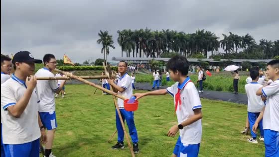 Traditional folk game ends with water balloon hitting camera in Guangdong Province, China