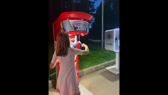 Girl accidentally punches child while playing boxing machine in Kostroma, Russia