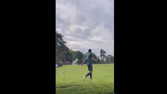 Unbelievable goal from corner kick leaves football fans in awe