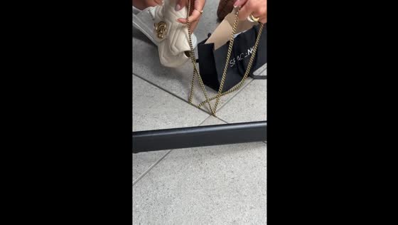 Gucci bag chain snag: London mishap caught on camera