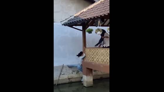 Person falls into water and hits pillar in Bandung