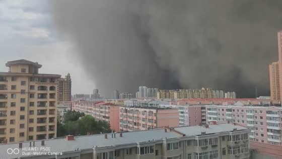 Massive dust storm engulfs skyline in Harbin, Heilongjiang, China