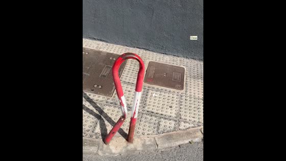 Parking barrier reminds viewers of “Disney knees” meme in Las Palmas de Gran Canaria, Spain