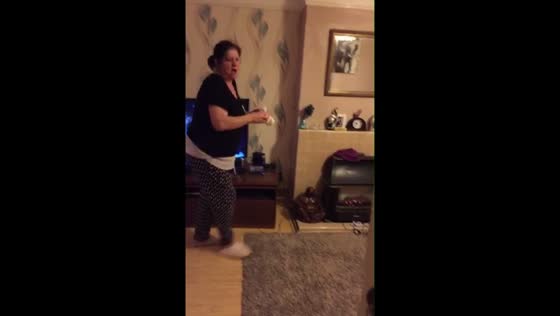 Mother screams after spider crawls on her arm in Birmingham