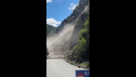Massive rockslide crashes down mountainside after heavy rain in Yunnan, China