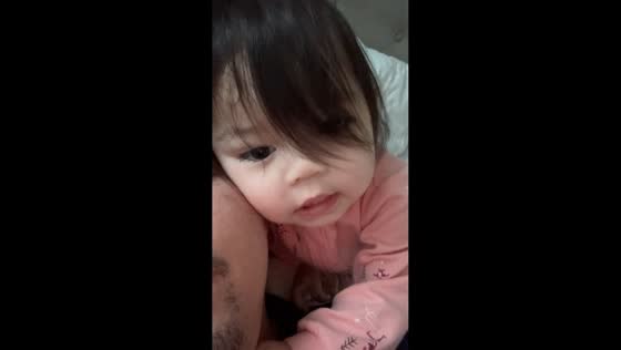 Toddler adorably imitates words with dad in Canada
