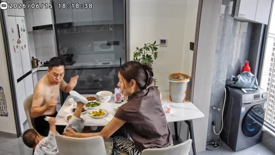 Child nearly falls during family meal at home in Shaanxi, China