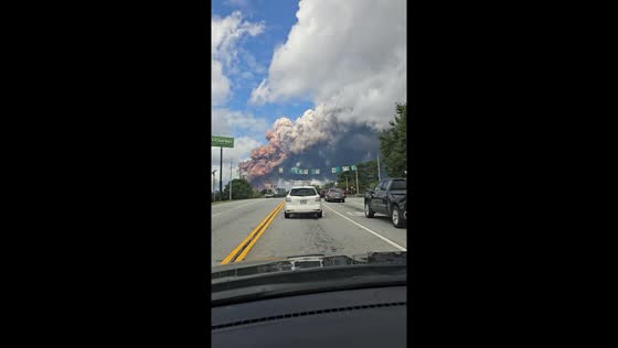 Smoke billows from chemical fire in Conyers, Georgia