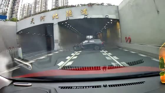 SUV crashes inside tunnel on Guangzhou Avenue Tianhe North Tunnel in Guangdong, China
