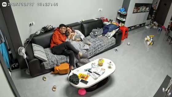 Child startles parents while watching TV in Guangxi, China