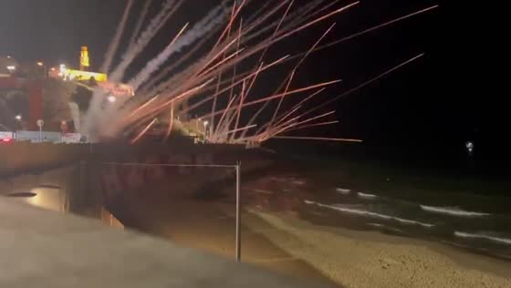 Ultras Hapoel Tel Aviv celebrate 25 years with fireworks