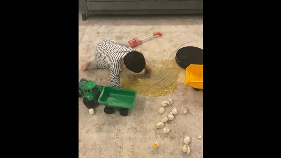 Child breaks 9 eggs on carpet in Ankara