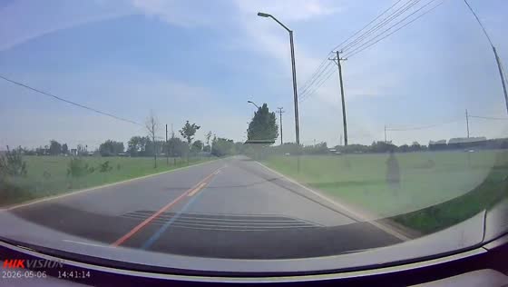 Car crashes into roadside tree while avoiding motorcycle in Jiangsu, China