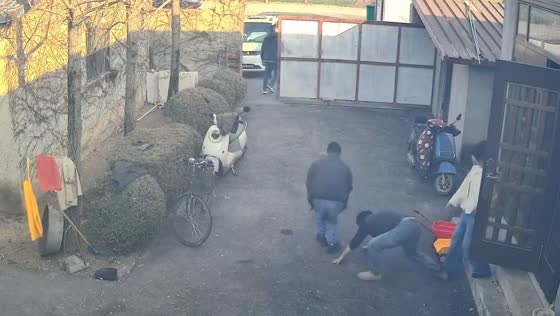 Multiple people trip while exiting house in Jiangsu, China