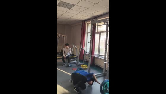 Man loses balance during heavy squat attempt in Inner Mongolia, China