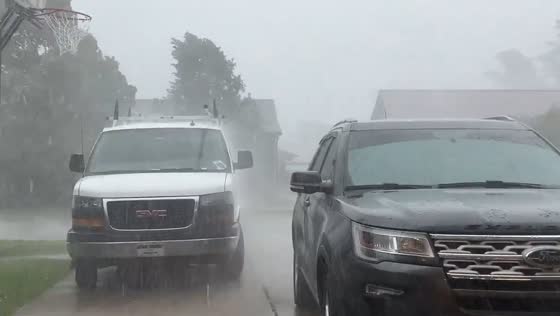 Intense rainstorm with powerful winds hits Shepherdsville, Kentucky