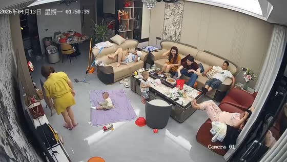 Weighing scale breaks after woman jumps on it in Guangdong, China
